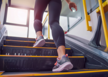 As maneiras pelas quais subir escadas todos os dias pode mudar seu corpo