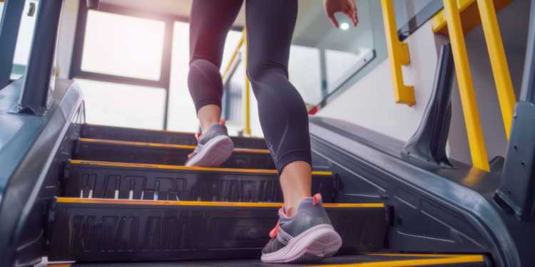 As maneiras pelas quais subir escadas todos os dias pode mudar seu corpo