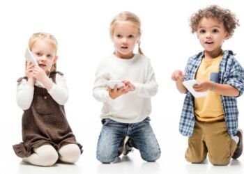 Bebês que começam a falar mais cedo costumam nascer nestes 4 meses do ano, segundo estudo sobre desenvolvimento da linguagem