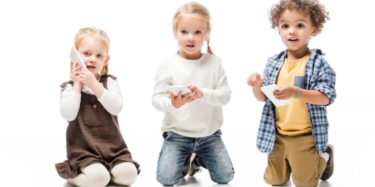 Bebês que começam a falar mais cedo costumam nascer nestes 4 meses do ano, segundo estudo sobre desenvolvimento da linguagem