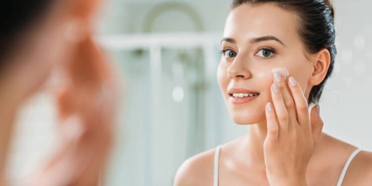 Os melhores cremes com retinol para reduzir rugas, linhas finas e sinais do tempo