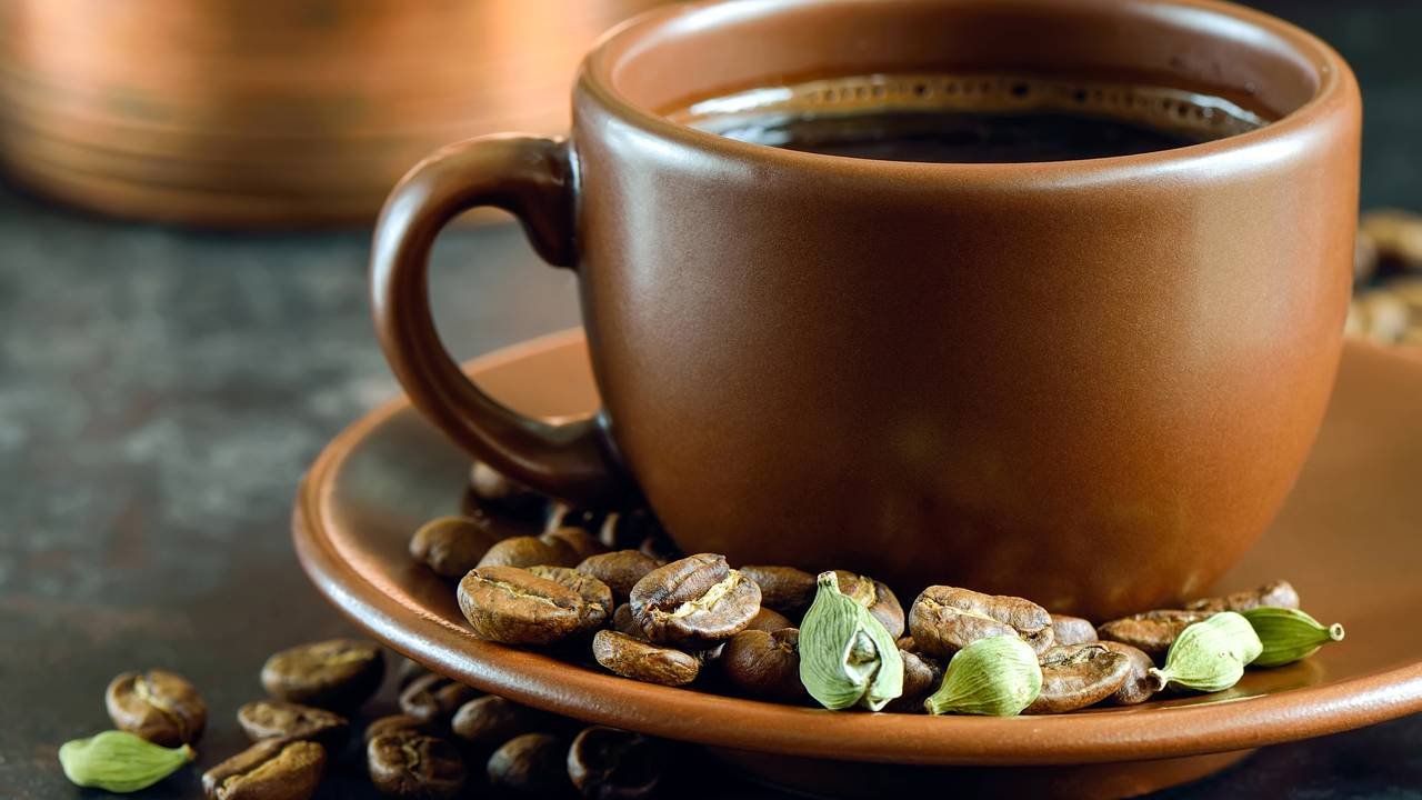 Cardamomo no café para digestão