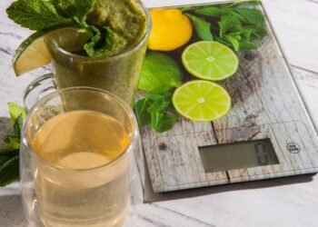 Chá de folha de abacate pode ajudar na digestão e surpreender na saúde do coração