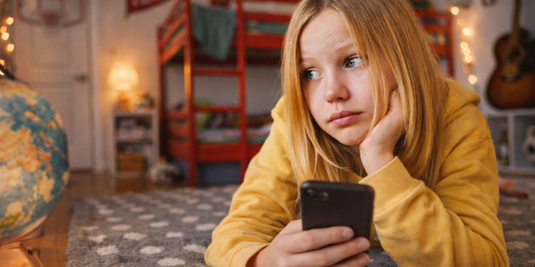 Crianças que passaram muito tempo sozinhas geralmente desenvolvem essas 11 características difíceis de esconder