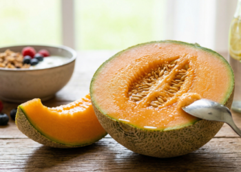 A fruta que ajuda a eliminar líquidos e ainda contribui para controlar a pressão