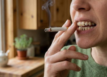 É isso que você não precisa fazer se quiser manter os dentes brancos por mais tempo