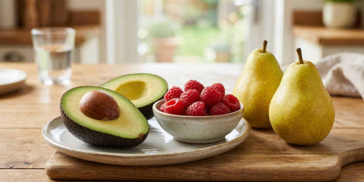 3 frutas ricas em fibras ideais para pessoas acima de 50 anos