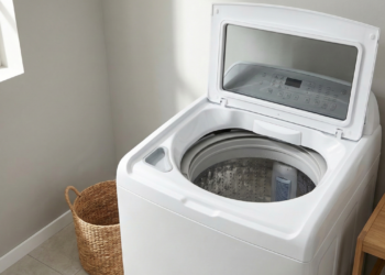 Poucas pessoas sabem por que é recomendável deixar a tampa da máquina de lavar aberta após o uso