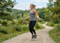 Pular corda queima mais calorias que caminhada leve, mas só funciona com sessões de pelo menos 10 minutos contínuos