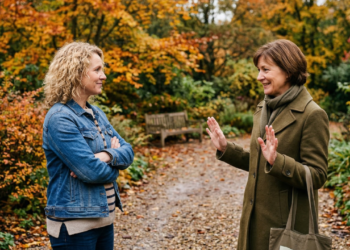 Qual é a expressão que pode encerrar uma conversa desconfortável sem criar clima ruim