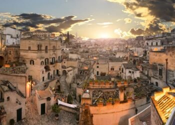 A “favela mais antiga do mundo” tem 9 mil anos, fica na Itália e virou cenário de Hollywood antes de entrar na lista da UNESCO