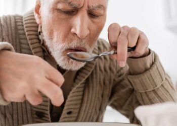 Por que o Parkinson raramente começa com tremores e o que muitos pacientes percebem antes