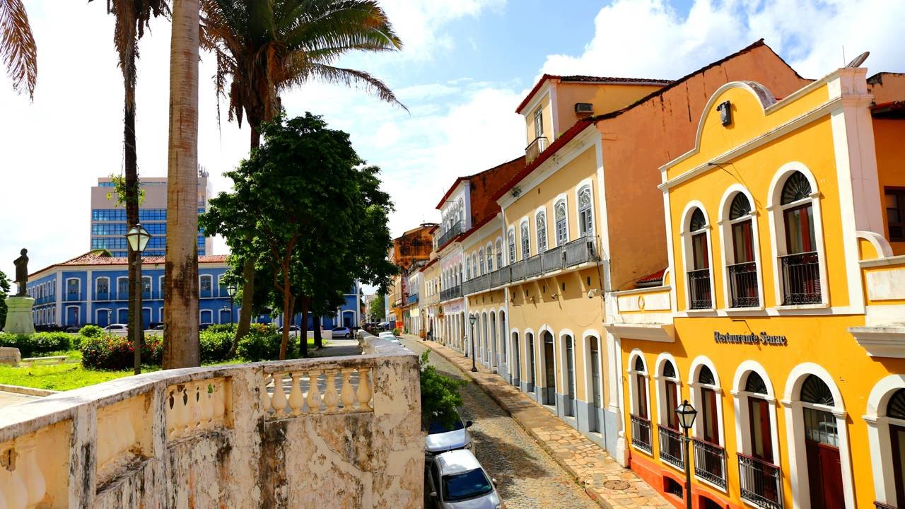 Única capital fundada por franceses no Brasil, a "Jamaica Brasileira" preserva o maior acervo de azulejos da América Latina