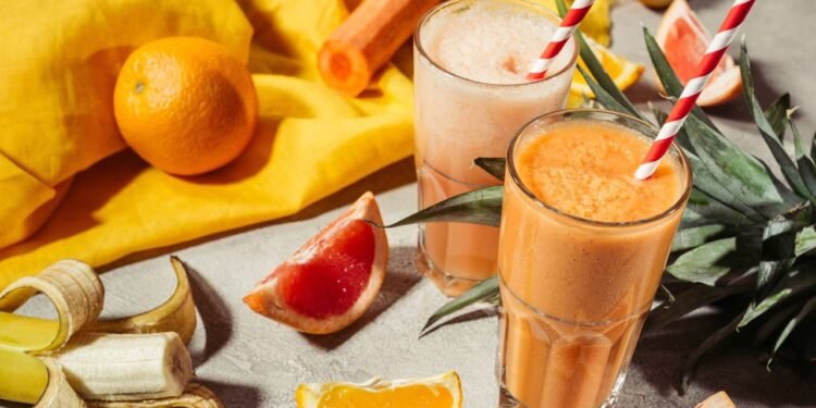 O suco de cenoura com laranja chama atenção principalmente por juntar betacaroteno e vitamina C - Créditos: depositphotos.com / EdZbarzhyvetsky