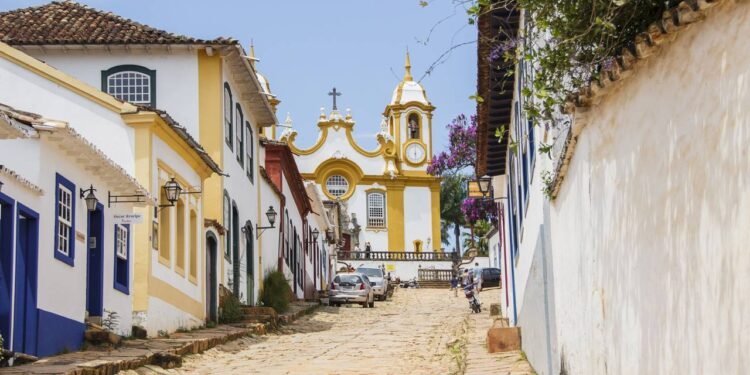 Com ruas de pedra e igrejas detalhadas em ouro, essa cidade de Minas Gerais parece ter parado no tempo em que nasceu