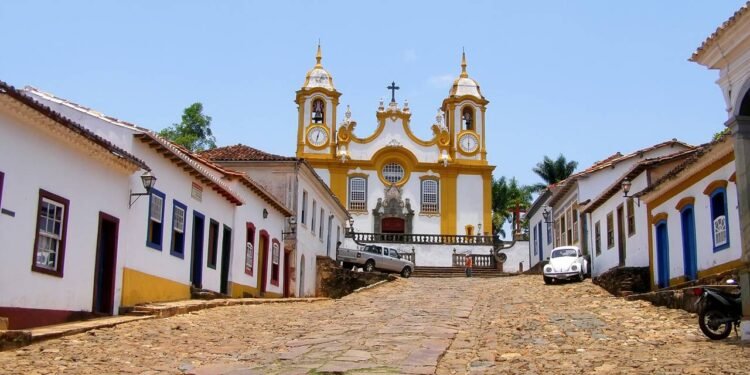 Com 482 kg de ouro em uma única igreja e a Maria Fumaça mais antiga em operação do Brasil, essa é a Joia do Barroco Mineiro