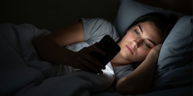 Segundo a psicologia, pessoas que dormem tarde mesmo cansadas têm um hábito mais comum do que parece