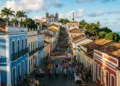 Fundada em 1535, essa cidade do Nordeste chama atenção pelo clima tropical, praias e arquitetura portuguesa preservada