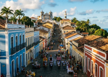 Fundada em 1535, essa cidade do Nordeste chama atenção pelo clima tropical, praias e arquitetura portuguesa preservada