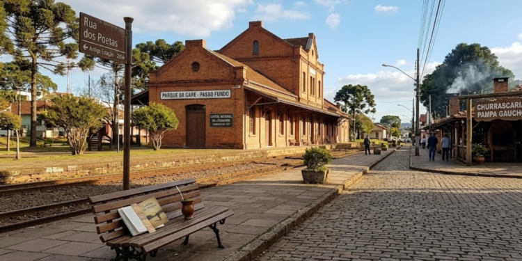 Fundada em 1857, a Capital Nacional da Literatura a 290 km de Porto Alegre conquista com ferrovia histórica e culinária do pampa