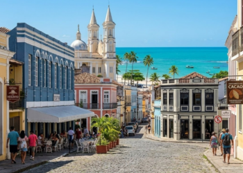 Um paraíso do Nordeste rico em cultura e personalidade que encanta com águas cristalinas e patrimônios preservados