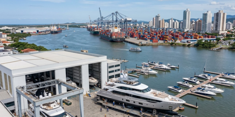 A "Capital dos Iates" no Brasil constrói iates de luxo e exporta para 80 países, além de ter economia 3 vezes maior que a média