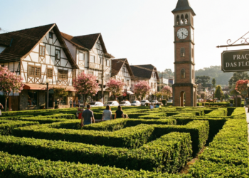 Na Serra Gaúcha, jardins floridos e casas de enxaimel atraem para uma pequena cidade onde ainda se fala alemão