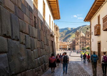 A capital do Império Inca a 3.400 m de altitude ainda guarda pedras encaixadas sem cimento e uma das sete maravilhas do mundo