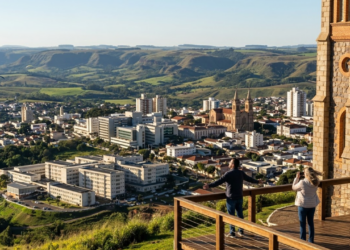 A cidade do “Vento Bom” combina ar puro, saúde, tranquilidade e atrai cada vez mais moradores no topo de uma montanha