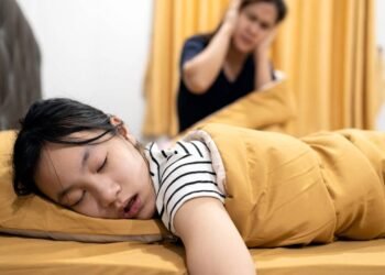 O que pode significar acordar com o travesseiro molhado de saliva