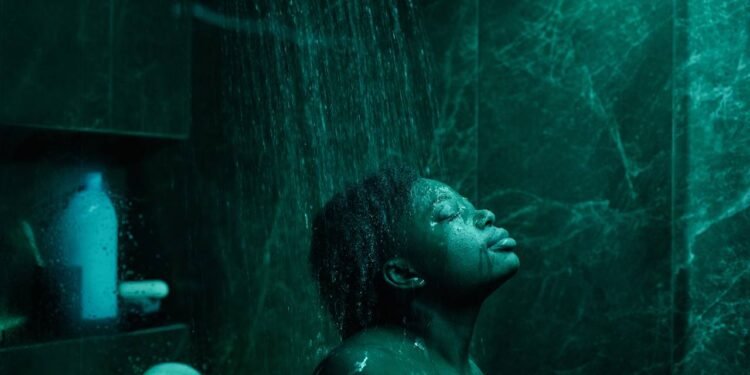 Banho noturno ajuda a desacelerar mente e corpo naturalmente - Créditos: depositphotos.com / annas.stills.gmail.com