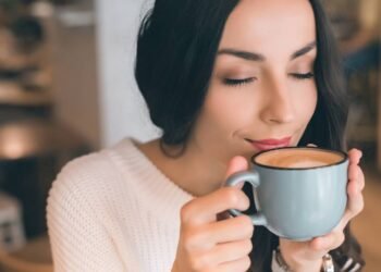 Se você bebe café todos os dias, pode ter menor risco de algumas doenças, segundo pesquisadores