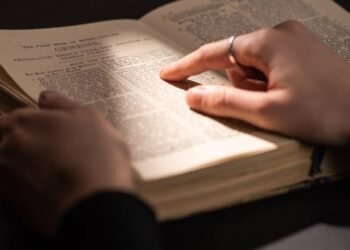 O erro de tradução bíblica que mudou a história do mundo por séculos