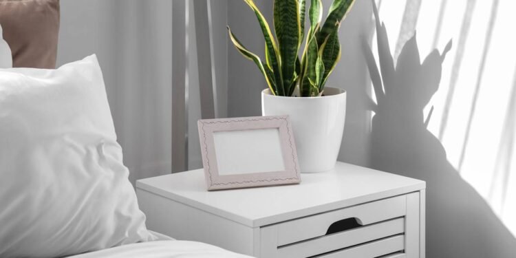 As mesinhas de cabeceira tradicionais estão perdendo espaço nos quartos e a nova solução moderna e super compacta promete elevar o nível da sua casa