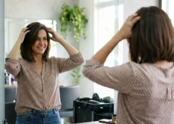 O corte de cabelo francês que valoriza mulheres de 40 a 60 anos e deixa o visual mais leve e elegante