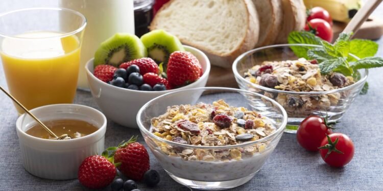 Nutricionistas costumam orientar que o prato matinal tenha três pilares - Créditos: depositphotos.com / sai0112