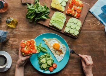 Os alimentos comuns no café da manhã que podem elevar rapidamente o nível de açúcar no sangue