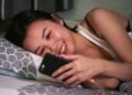 Por que você deve parar de usar o celular 1 hora antes de dormir
