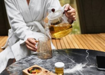 O chá calmante que ajuda a reduzir o estresse do dia a dia e melhorar a qualidade do sono naturalmente