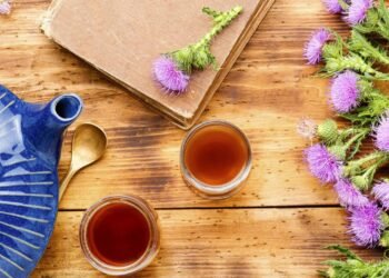 O chá de sabor amargo que atua como uma esponja natural para limpar a gordura do fígado