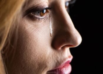 Por que chorar faz tão bem para o sistema imunológico? A ciência explica