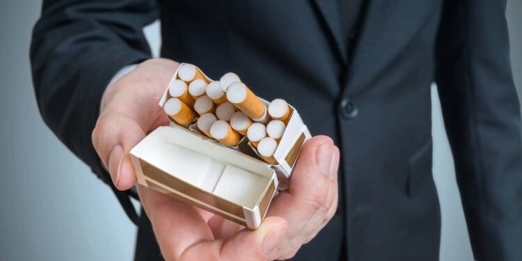 Para quem se identifica como fumante social, o passo mais importante é entender que “pouco” ainda não significa “seguro - Créditos: depositphotos.com / vchalup2