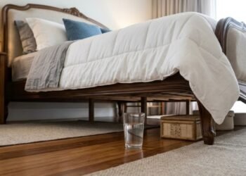 O que significa deixar um copo de vinagre debaixo da cama e por que tanta gente faz isso