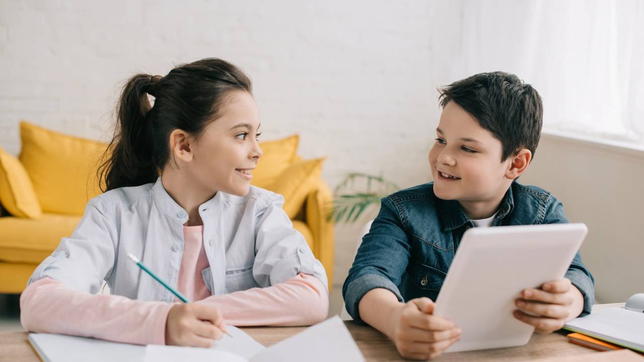 O nome de bebê que é associado a crianças mais sociáveis e comunicativas