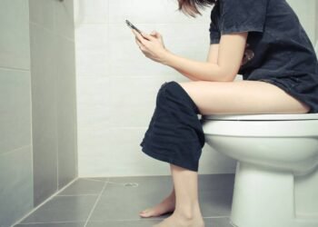 O que realmente causa fezes finas e quando isso exige atenção médica