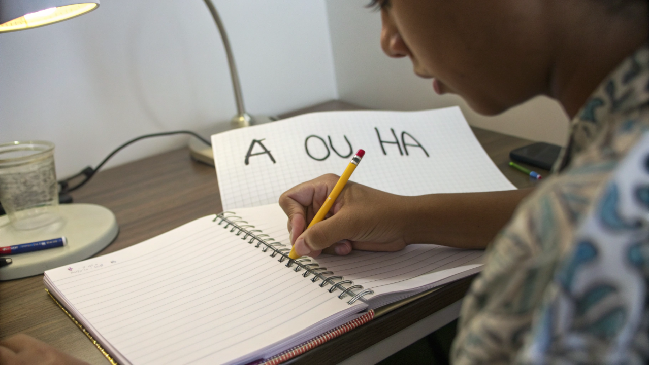 As 5 palavras muito usadas no Brasil que confundem na hora de escrever e qual é a forma certa
