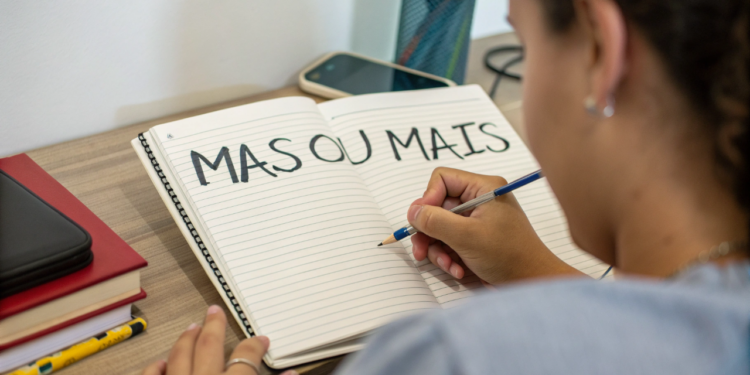 As 5 palavras muito usadas no Brasil que confundem na hora de escrever e qual é a forma certa