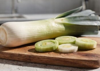 O vegetal pouco conhecido que combate o inchaço, melhora o trânsito intestinal e fortalece a microbiota