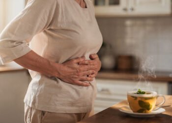 Tratamentos naturais que podem ajudar a diminuir o inchaço abdominal na menopausa