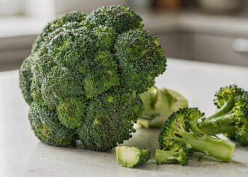 Nem laranja, nem acerola: esse vegetal tem mais vitamina C que muitas frutas e ajuda a fortalecer a imunidade